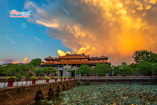 Hue not only has relics of the golden age but also possesses countless beautiful landscapes