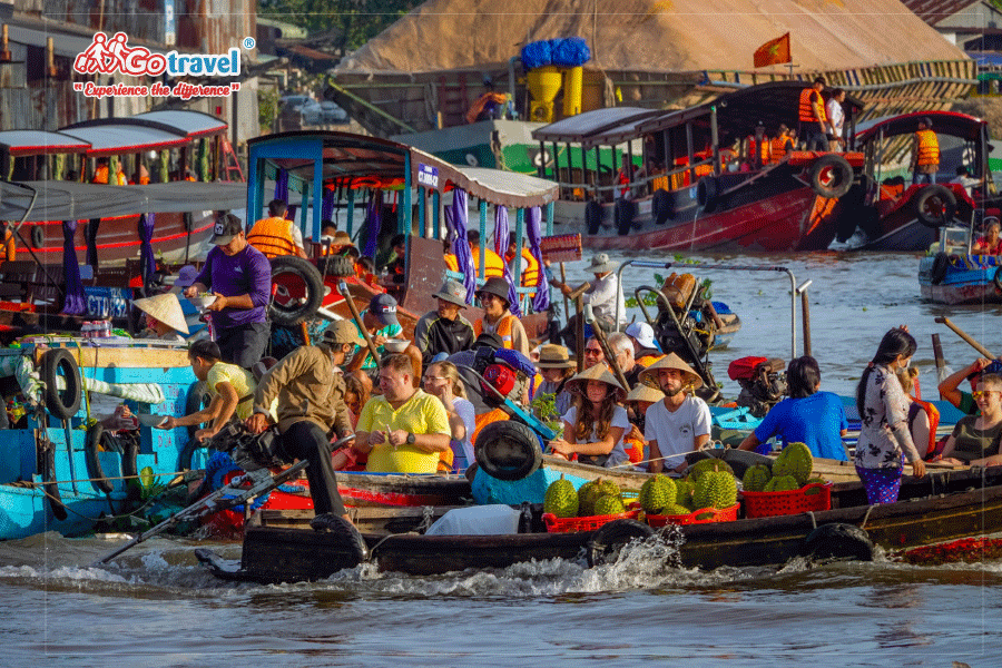 Witness The Trading Life Of The Local In Cai Rang Floating Market